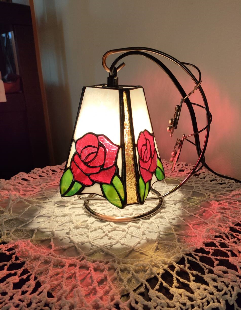 家の前で松ぼっくりを拾う麦わら帽子の雪だるま ヴィンテージ ステンドグラス il_fullxfull.6386137932_6fw1.jpg