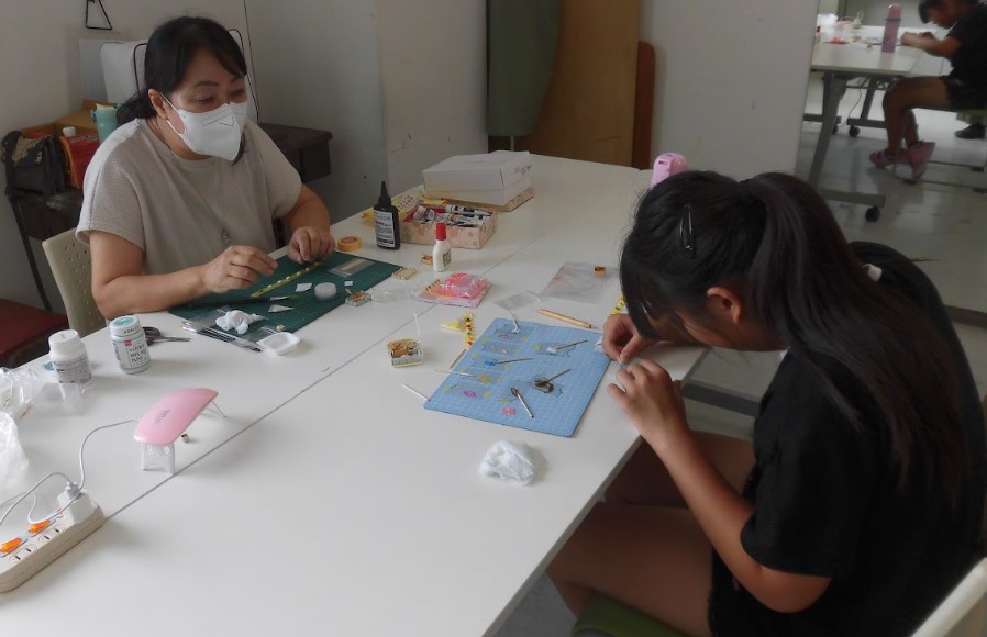 講座の様子（細かい作業もおてのもの！）
