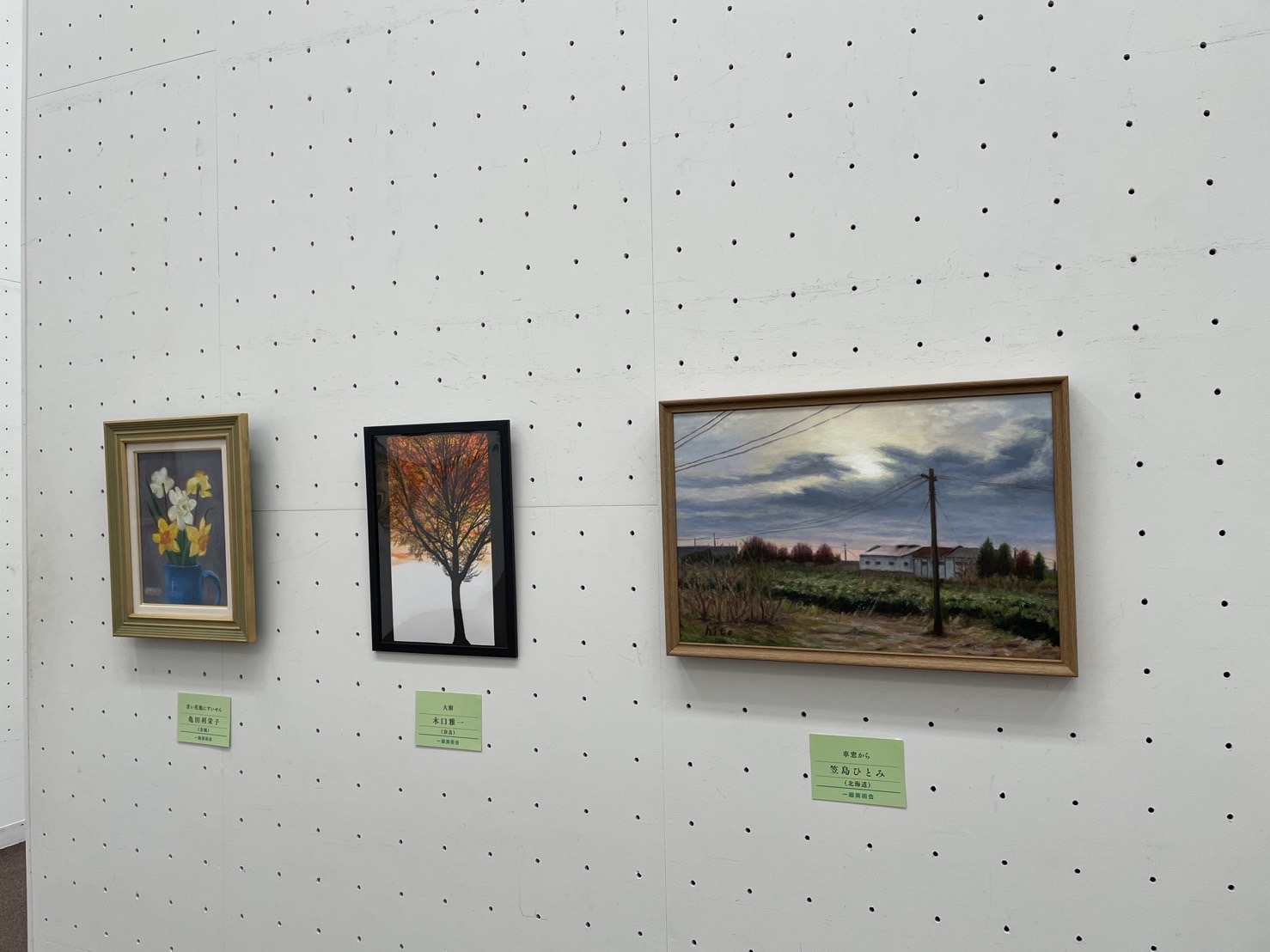 小作品展示会場・手前；笠島さんの作品