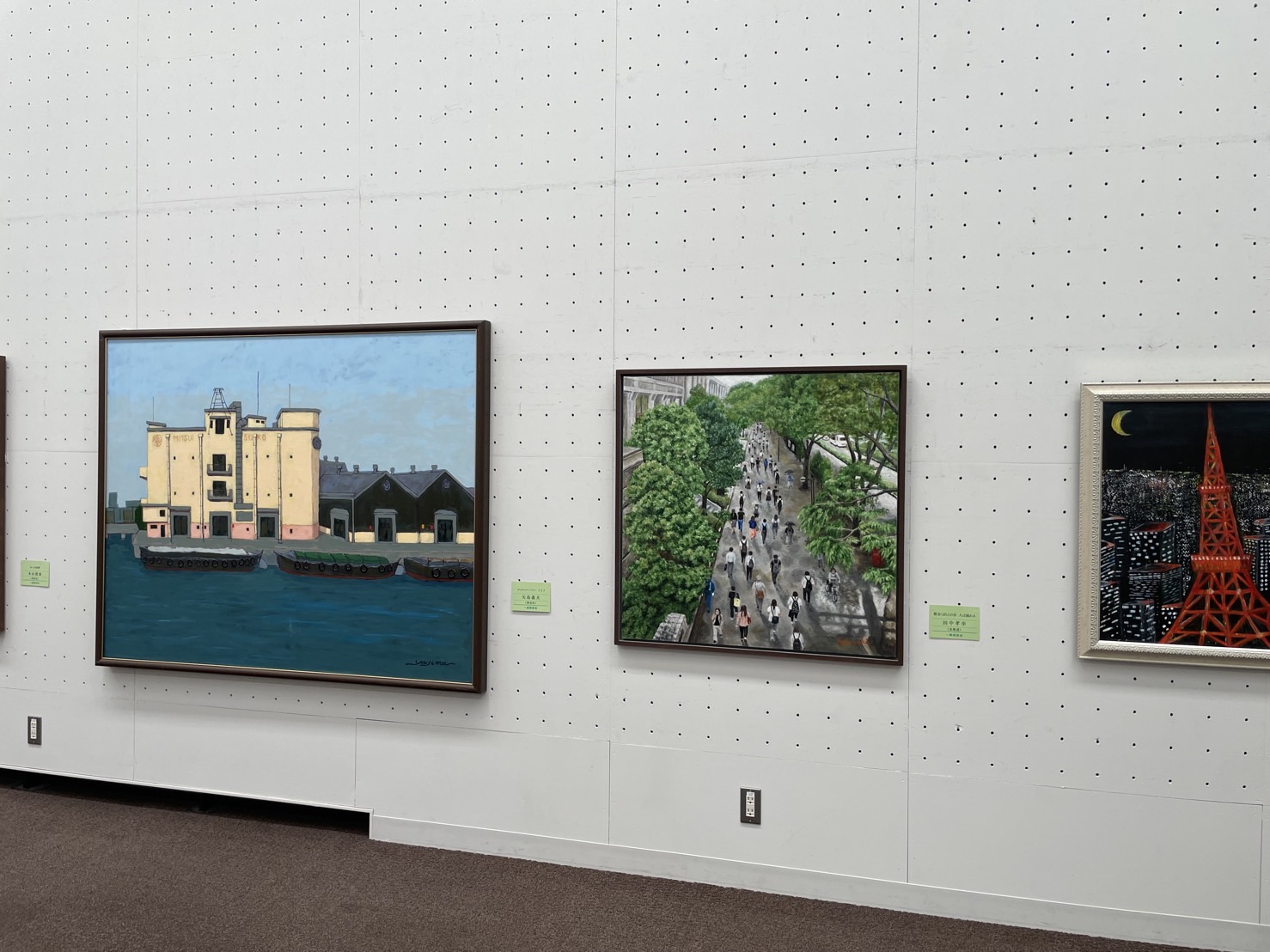 中央；田中さんの作品