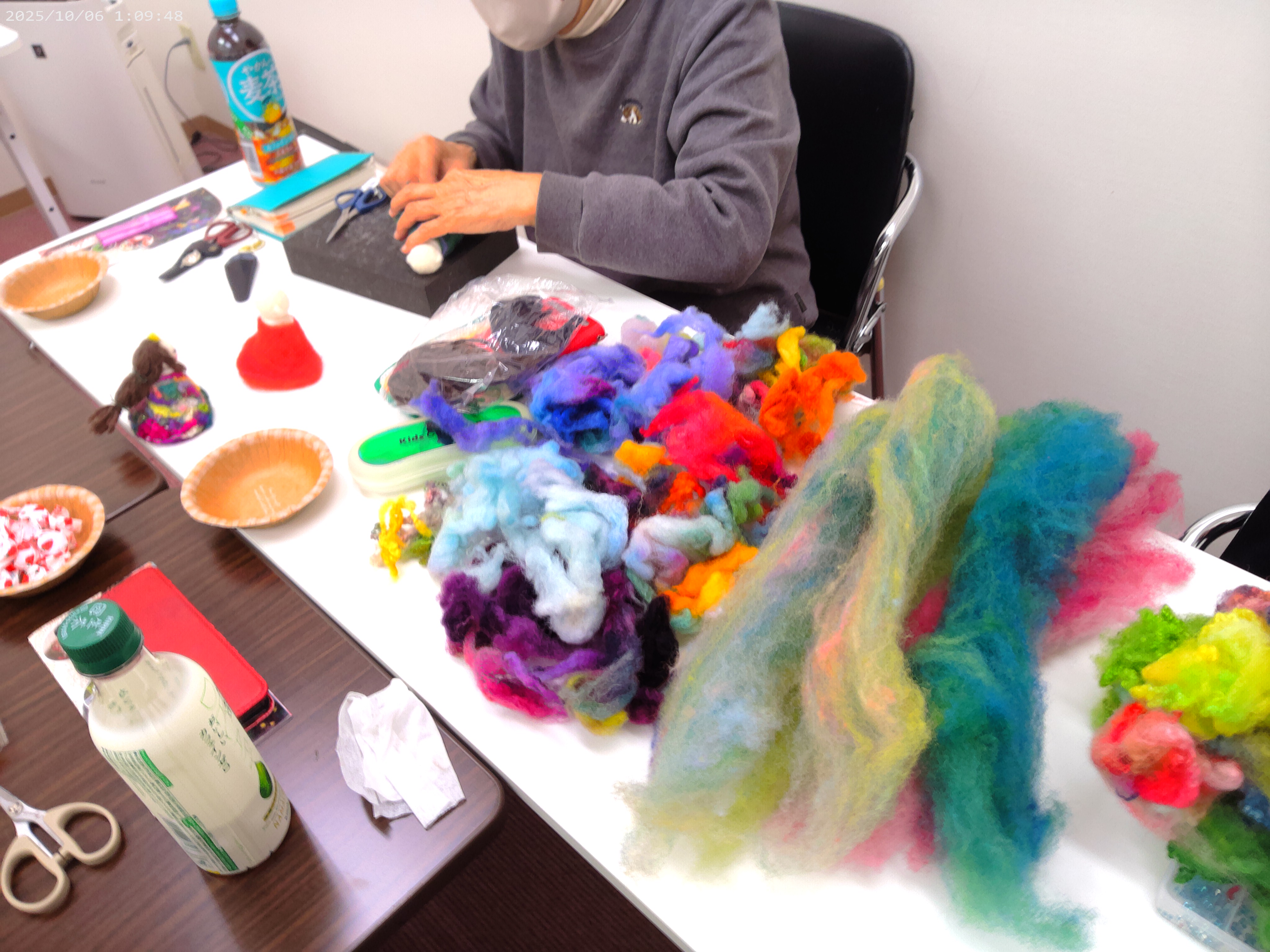 こんなにたくさんの羊毛から生まれるお雛様♡